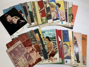 様々な古い映画のパンフレット